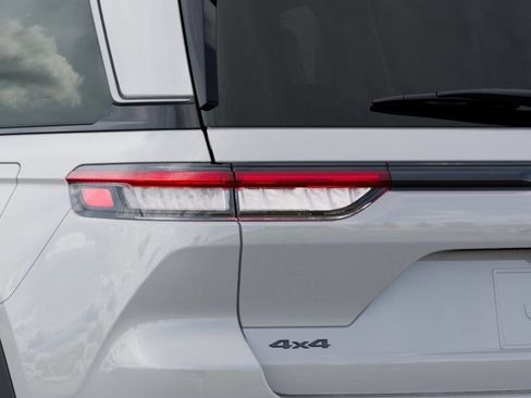 New 2026 Jeep Grand Cherokee Altitude AWD/4WD image 9