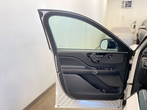 New 2026 Lincoln Aviator AWD image 22