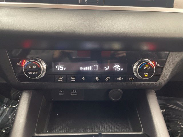 Used 2023 Mitsubishi Outlander SE Black Edition AWD/4WD image 14