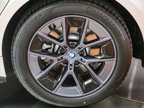 Used 2023 BMW i4 eDrive35 RWD image 11