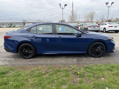 Used 2025 Toyota Camry SE AWD/4WD image 6