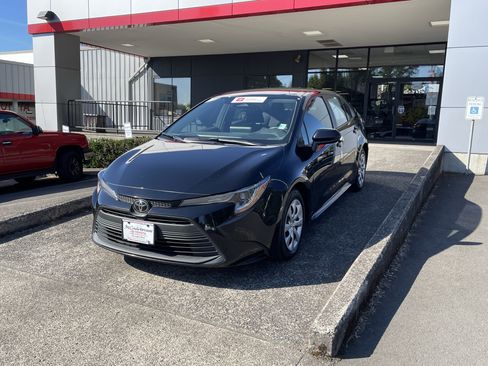 Certified 2023 Toyota Corolla LE FWD image 3