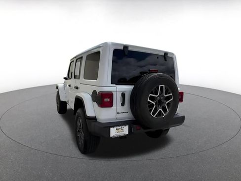 Used 2025 Jeep Wrangler Unlimited Sahara AWD/4WD image 11