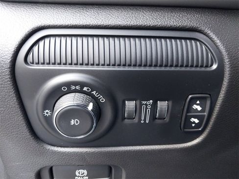 Used 2023 Jeep Wagoneer L Series II image 19