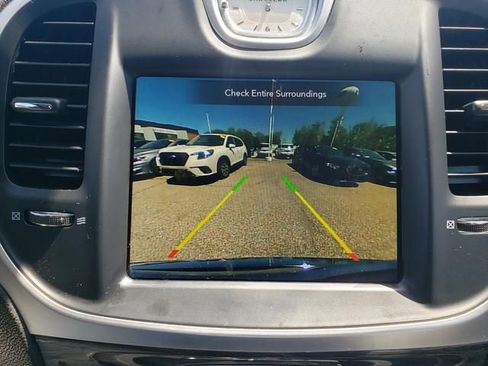 Used 2018 Chrysler 300 Touring L AWD/4WD image 23