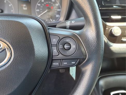 Used 2025 Toyota Corolla LE FWD image 17