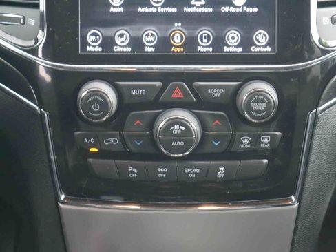 Used 2021 Jeep Grand Cherokee Trailhawk w/ Trailhawk Luxury Group image 8