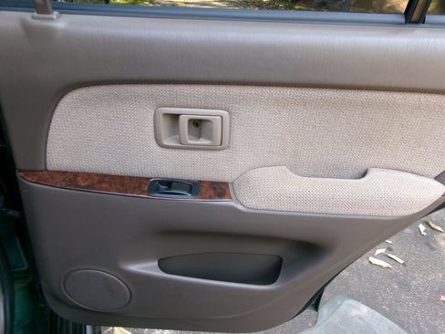 Used 2000 Toyota 4Runner SR5 image 29