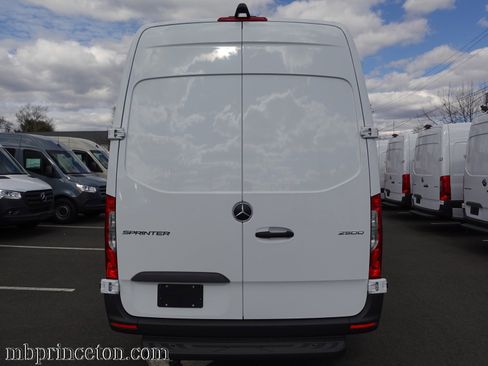Used 2024 Mercedes-Benz Sprinter 2500 image 5