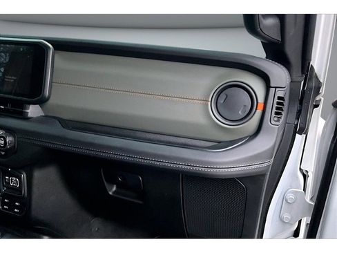 Certified 2025 Jeep Gladiator Mojave w/ Safety Group image 17