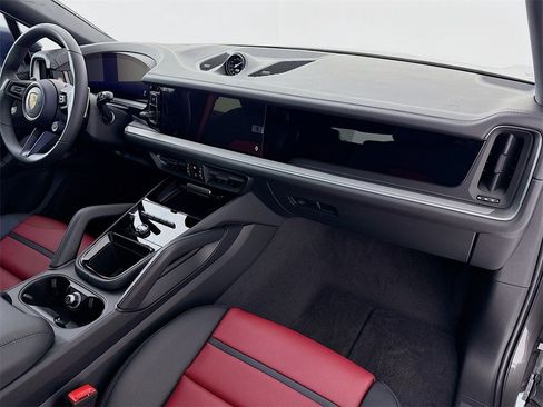 New 2026 Porsche Cayenne S image 31