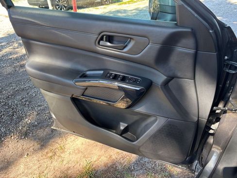 Used 2025 Nissan Pathfinder SV AWD/4WD image 18