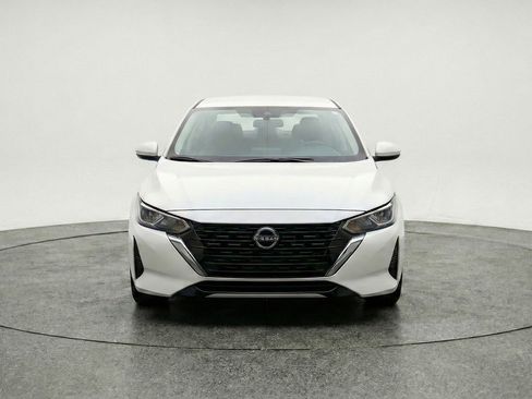 Used 2025 Nissan Sentra SV image 2