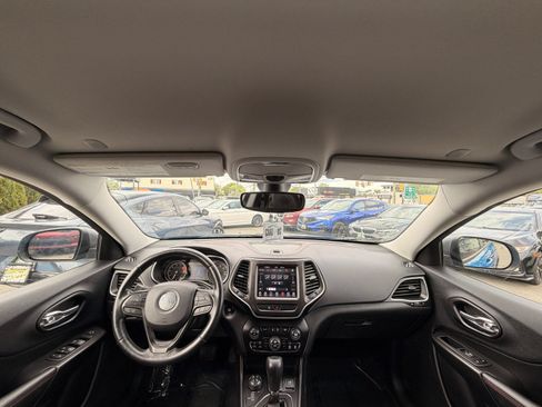 Used 2020 Jeep Cherokee Trailhawk w/ Comfort/Convenience Group AWD/4WD image 26