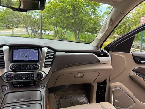 Used 2020 Chevrolet Suburban Premier AWD/4WD image 33