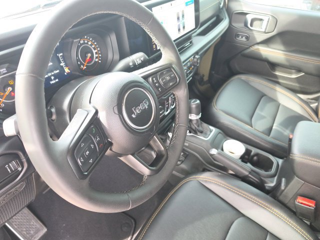 Used 2025 Jeep Gladiator Sport AWD/4WD image 18