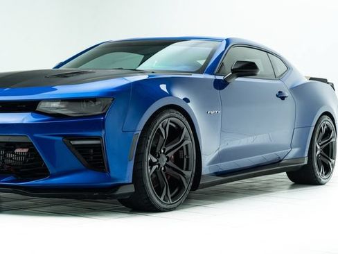 Used 2017 Chevrolet Camaro SS RWD image 9
