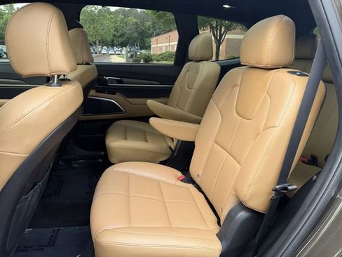 Certified 2022 Kia Telluride SX w/ Towing Package FWD image 30