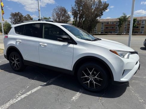 Used 2017 Toyota RAV4 SE FWD image 3