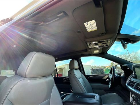 Used 2022 GMC Yukon SLT w/ SLT Premium Package image 14