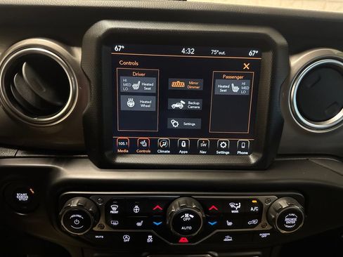 Used 2021 Jeep Wrangler Unlimited Sahara AWD/4WD image 17