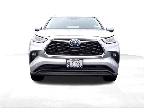 Used 2024 Toyota Highlander Limited AWD/4WD image 9