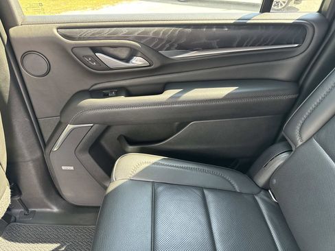Used 2022 GMC Yukon XL Denali image 18