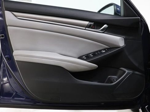 Used 2018 Honda Accord LX image 18