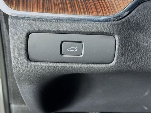 Used 2023 Volvo XC60 B5 Plus w/ Protection Package Premier AWD/4WD image 10