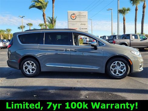 Used 2023 Chrysler Pacifica Limited image 8