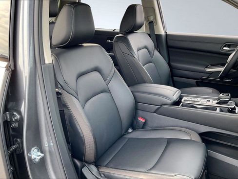 New 2026 Nissan Pathfinder SL FWD image 9