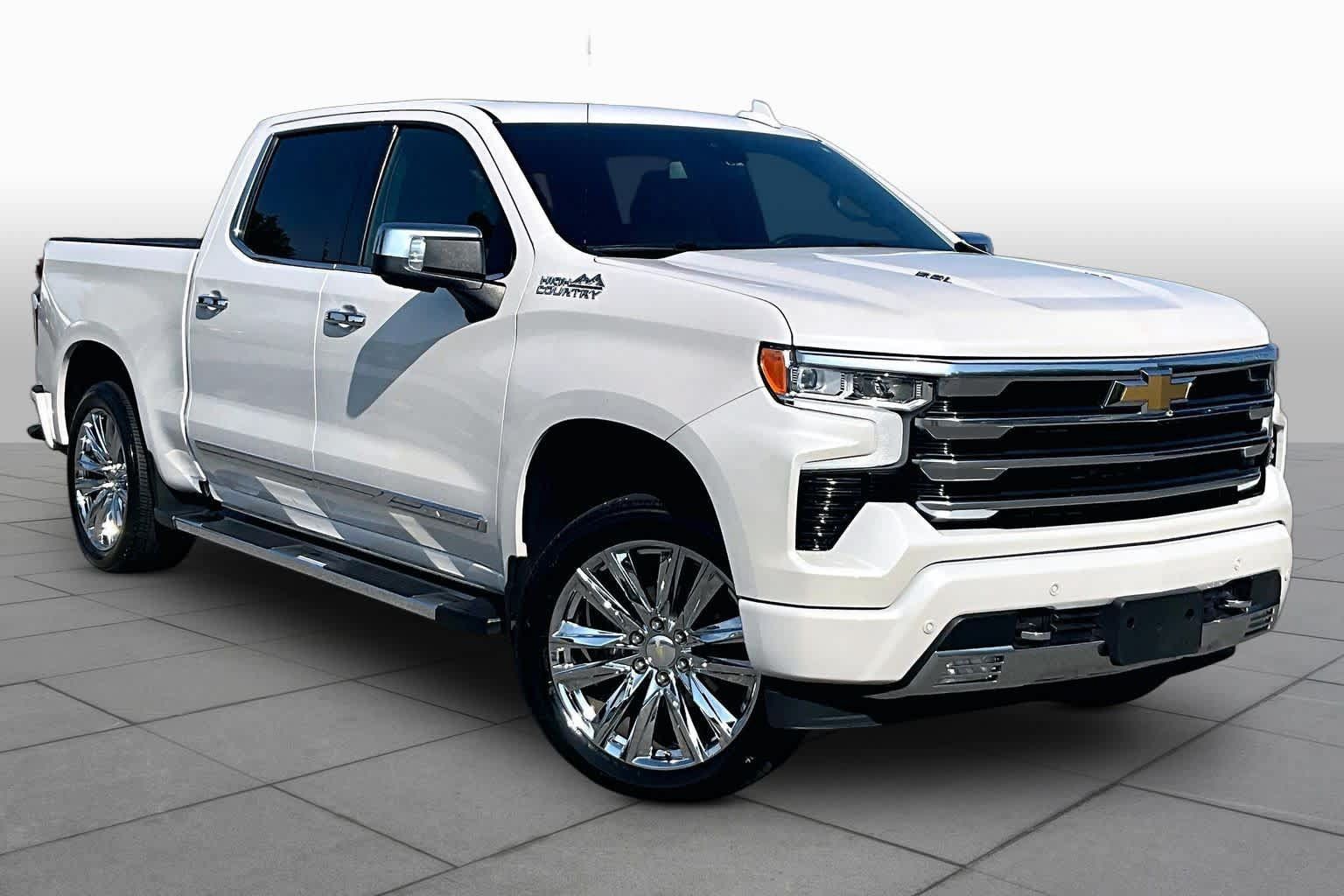Used 2023 Chevrolet Silverado 1500 High Country w/ High Country Premium Package AWD/4WD image 2