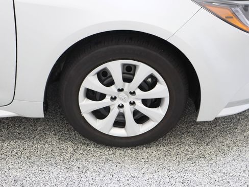 Used 2025 Toyota Corolla LE FWD image 5
