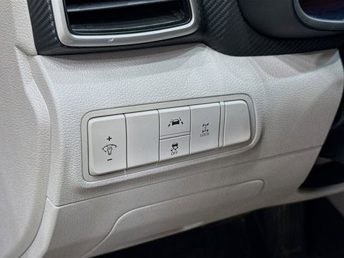 Used 2019 Hyundai Tucson SE image 18