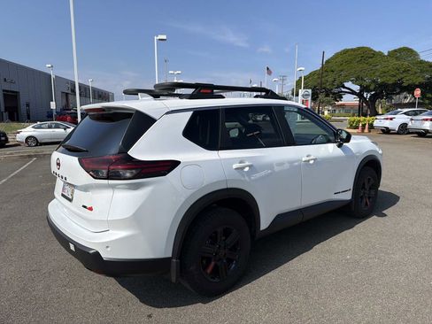 Certified 2025 Nissan Rogue SV image 3