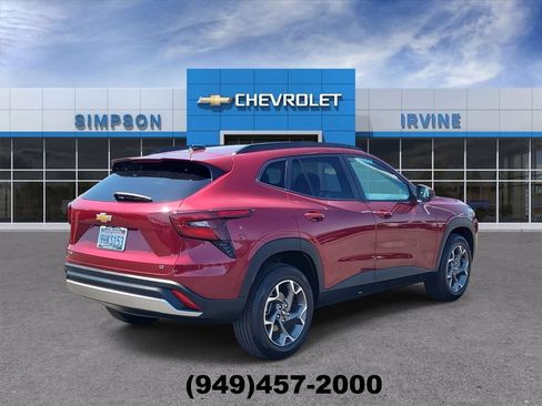 Used 2024 Chevrolet Trax LT w/ Driver Confidence Package FWD image 8
