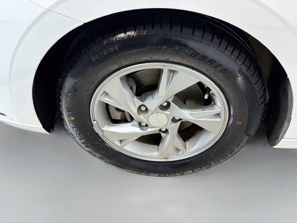 Used 2021 Hyundai Elantra SE FWD image 28