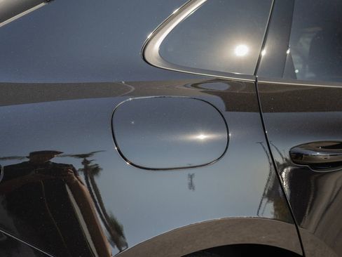 New 2025 Porsche Macan AWD/4WD image 14