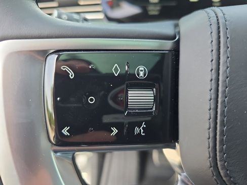 Certified 2026 Land Rover Range Rover Long Wheelbase SE image 17