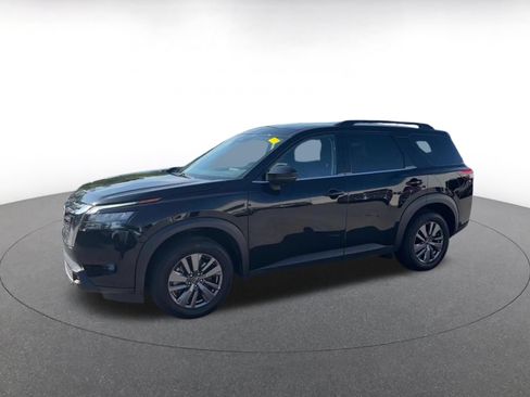 Used 2025 Nissan Pathfinder SV AWD/4WD image 7