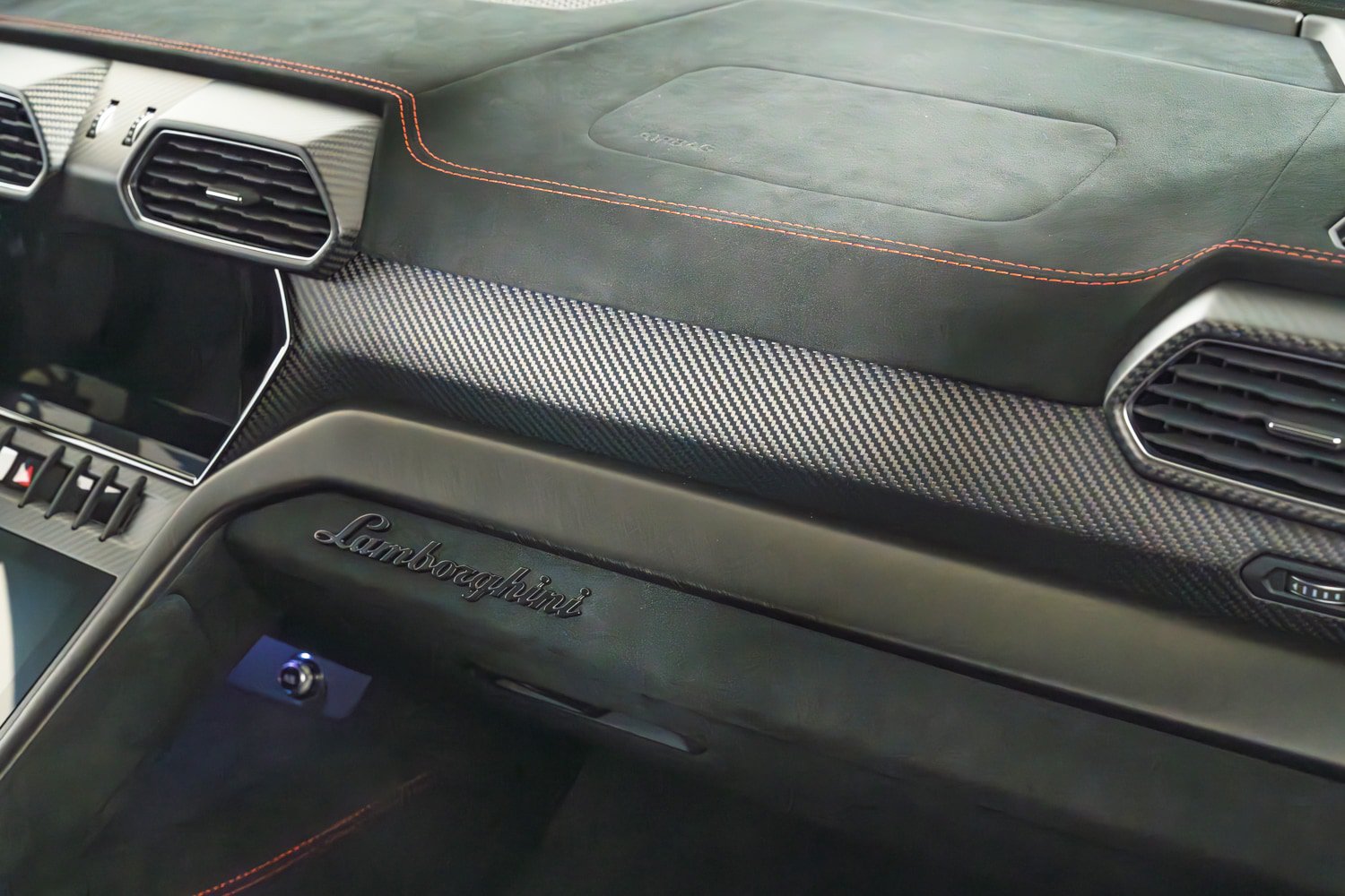 Used 2024 Lamborghini Urus Performante AWD/4WD image 33