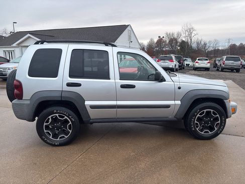 Used 2007 Jeep Liberty Sport image 7