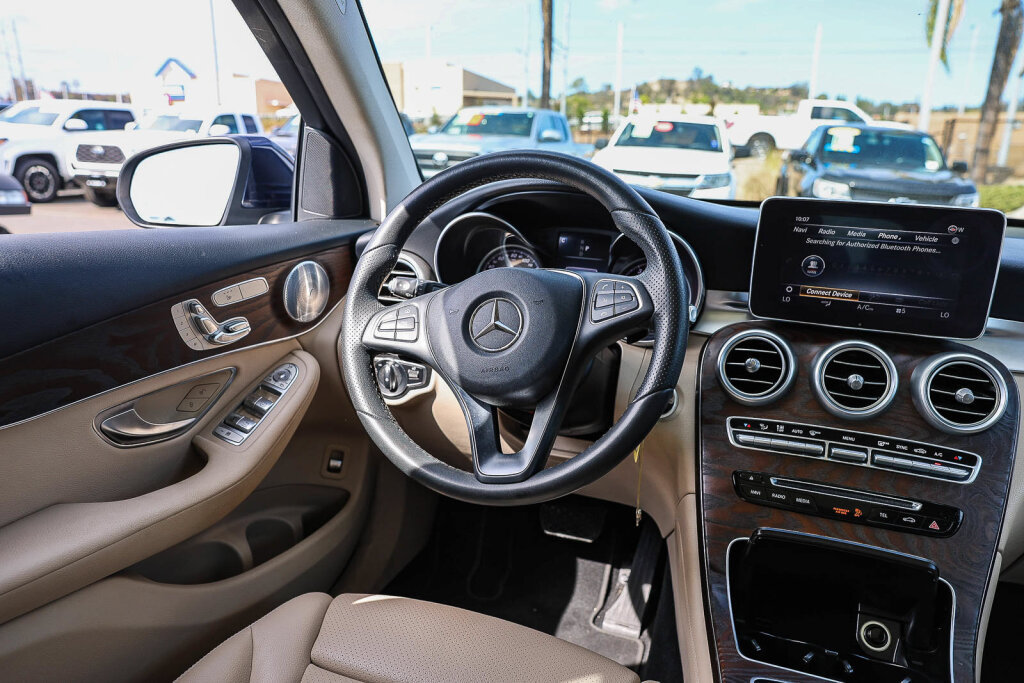 Used 2018 Mercedes-Benz GLC 300 4MATIC image 5