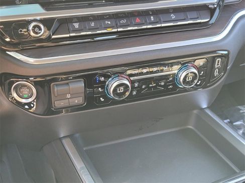 New 2025 GMC Sierra 2500 SLT image 19