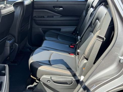 Certified 2025 Nissan Pathfinder SL image 22