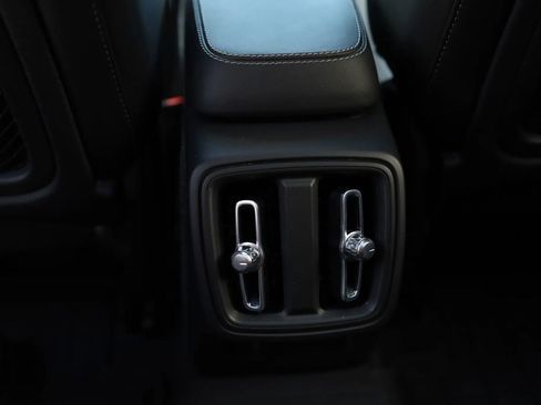 Used 2025 Volvo XC40 B5 Core image 34
