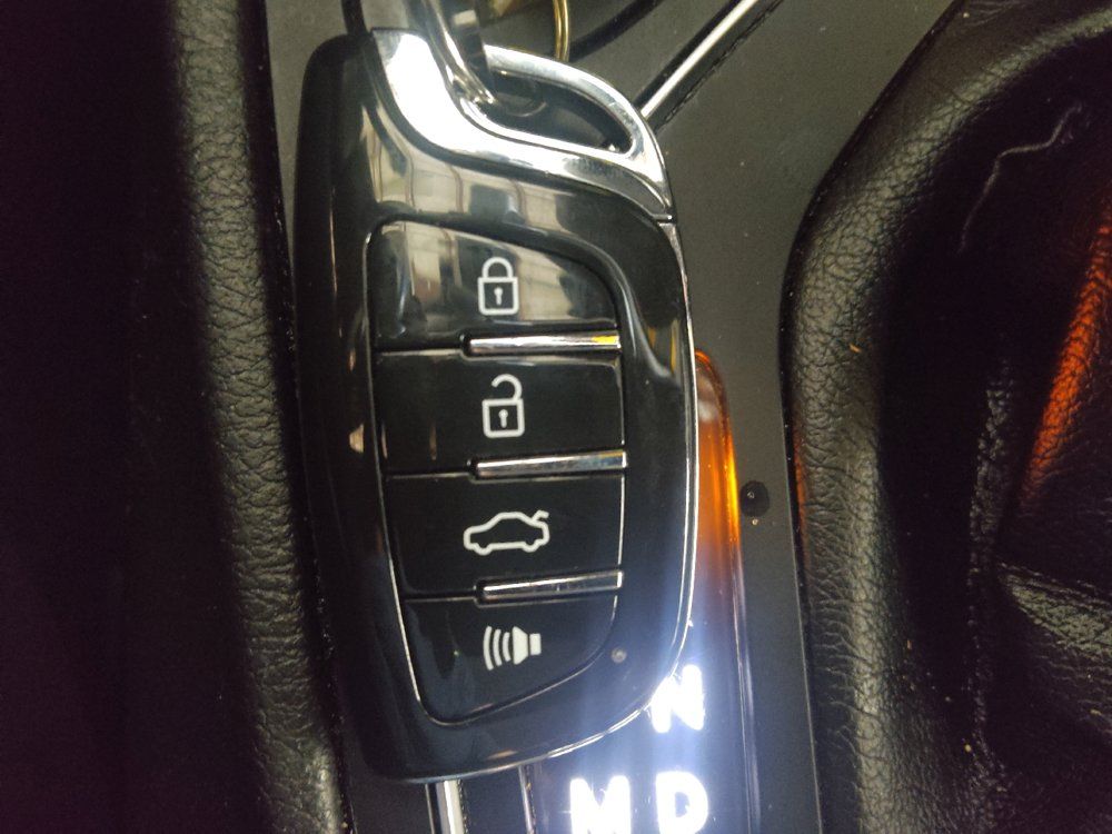 Used 2021 Jeep Cherokee Latitude Plus FWD image 32