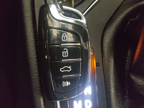 Used 2021 Jeep Cherokee Latitude Plus FWD image 32