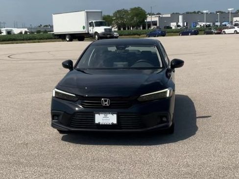 Used 2024 Honda Civic Touring image 3