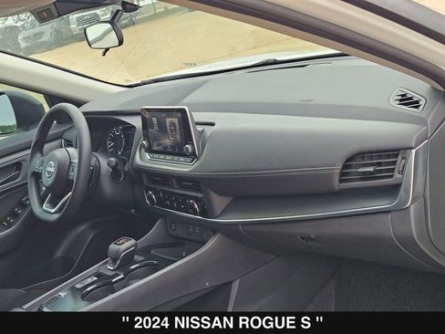 Used 2024 Nissan Rogue S FWD image 27